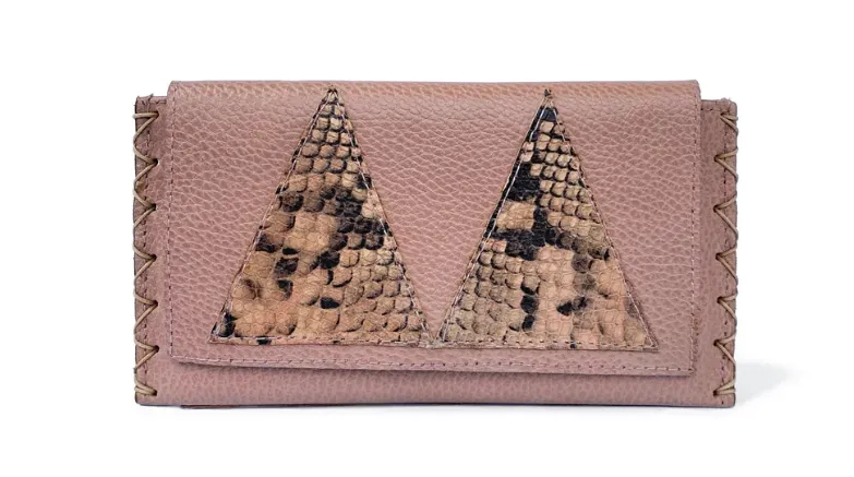 MARTE EGELE BLUSH VIVIAN FLAT WALLET Leather Brand Logo on Front Flap Magnetic Snap Flap Closure